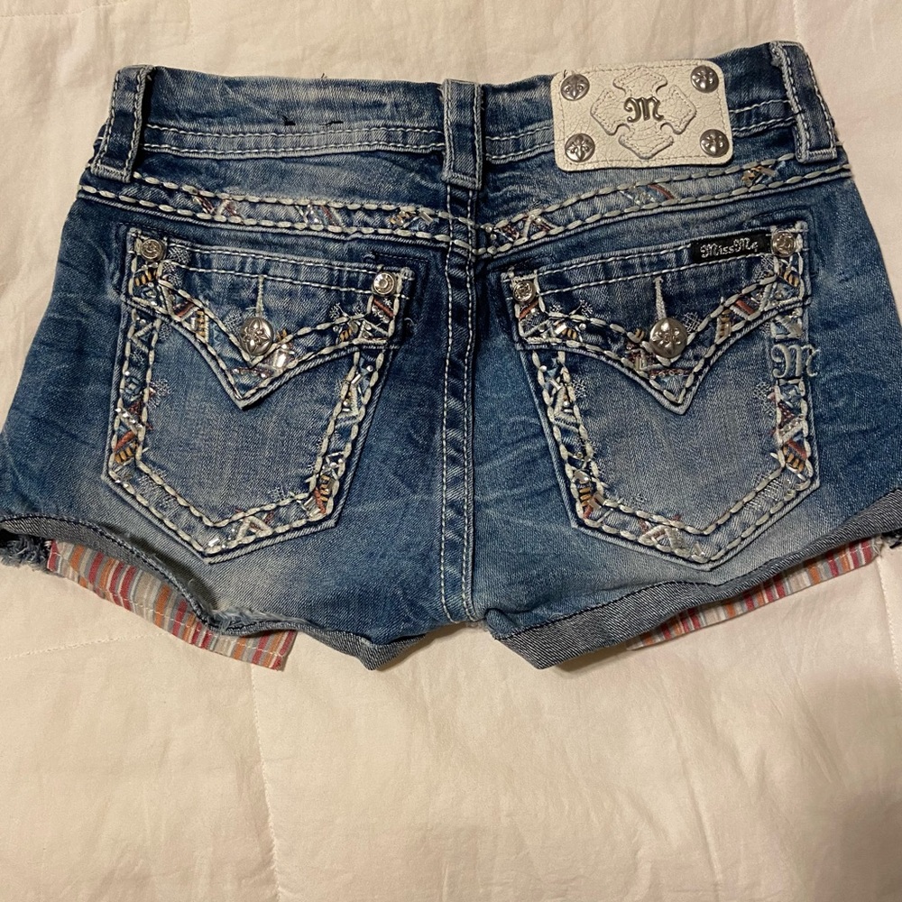 Women’s Miss Me shorts - Picture 2 of 3